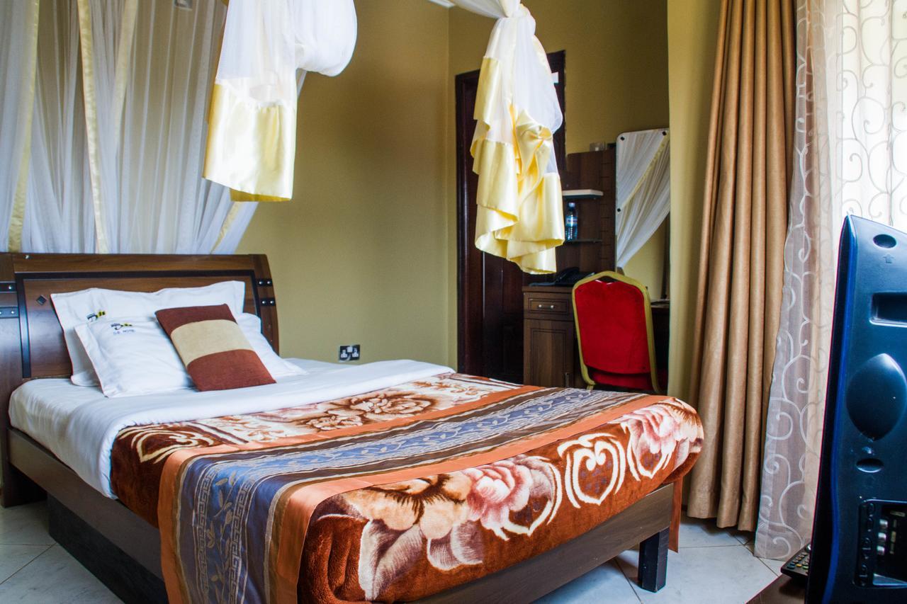 Desert Breeze Hotel Arua 外观 照片